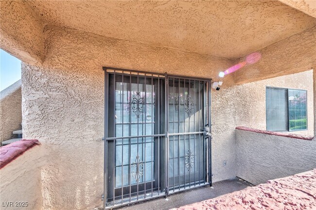 Building Photo - 4150 Sanderling Cir