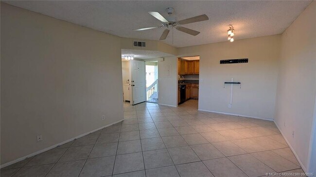 Building Photo - 1563 SE Royal Green Cir