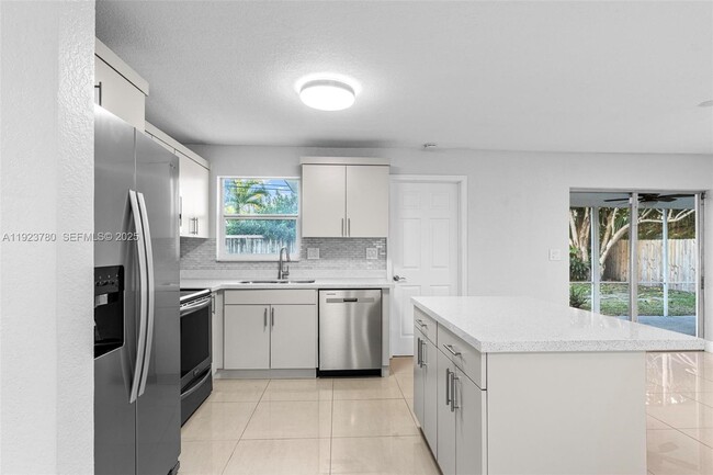 Building Photo - 1472 NE 62nd St