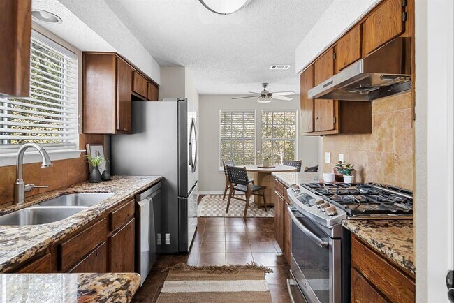 Building Photo - 8303 Wexford Dr