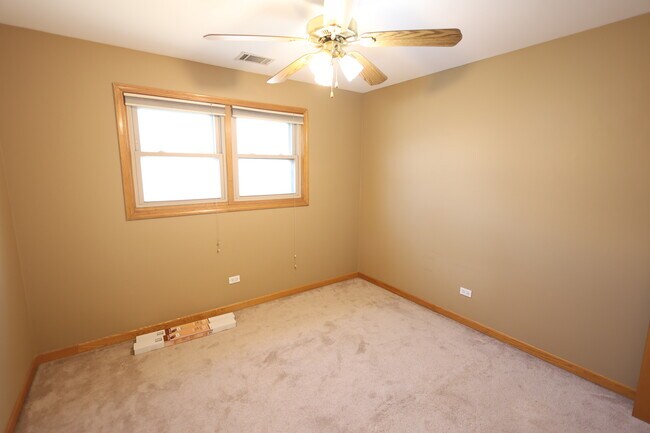 Building Photo - 9823 Linn Ave