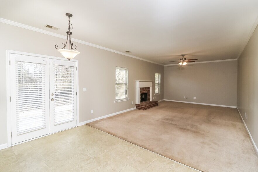 Building Photo - 6035 Gladiola Way