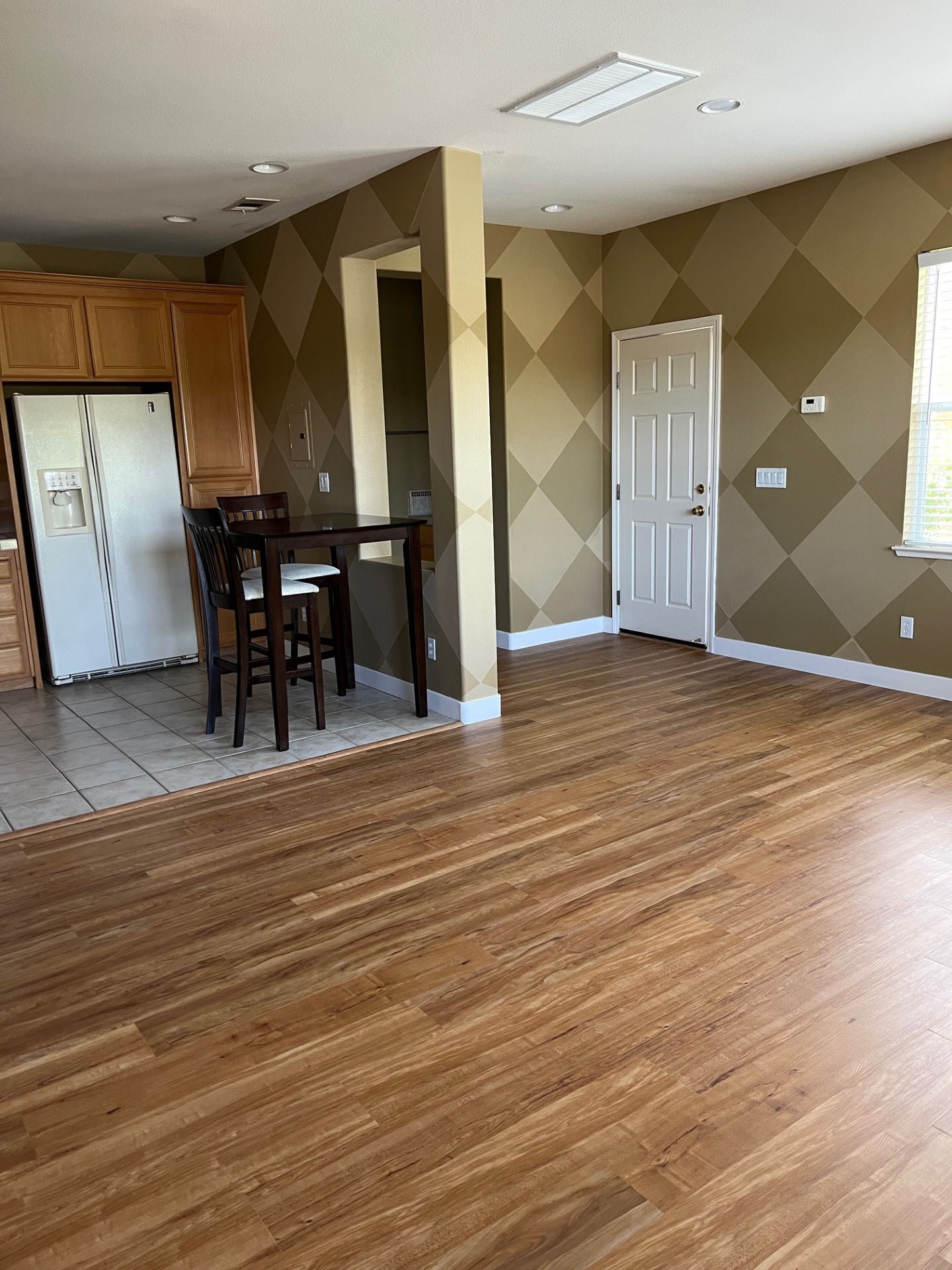 Personal Dining - 8520 Kern Ave