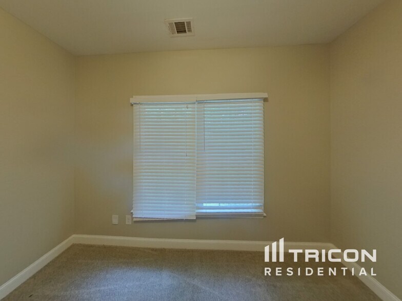 Building Photo - 3335 Renaissance Cir