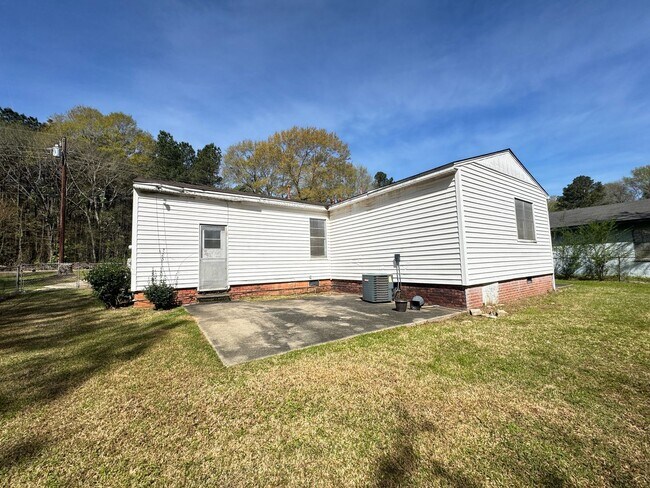 Building Photo - 3 Bed, 2 Bath Home in Grambling!