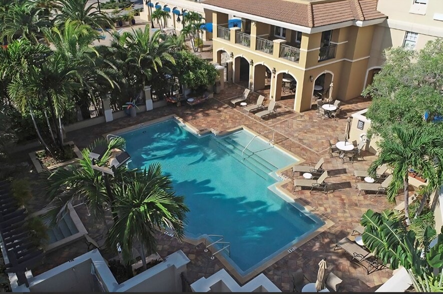 Building Photo - 1064 N Tamiami Trl