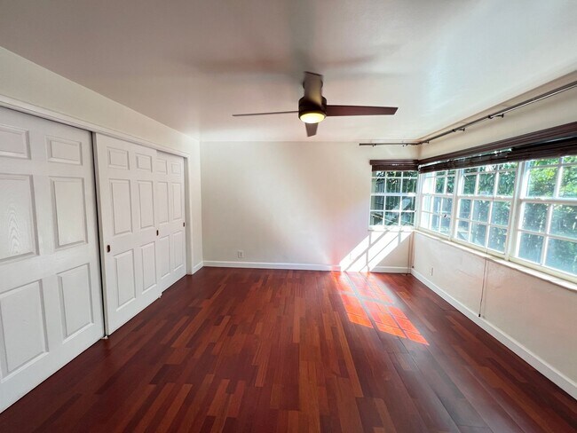 Building Photo - Beautifully appointed 4 Bedrooms, 2 Bathro...