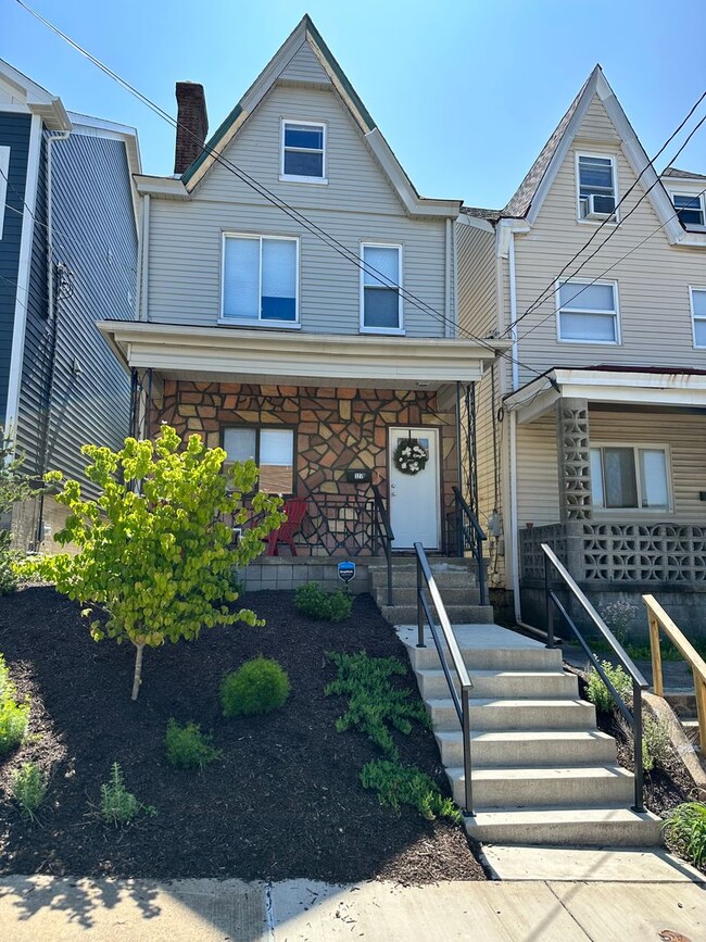 Building Photo - Nicely updated Mt Washington 3 bed house w...