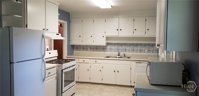 Building Photo - 295 Rumson Rd