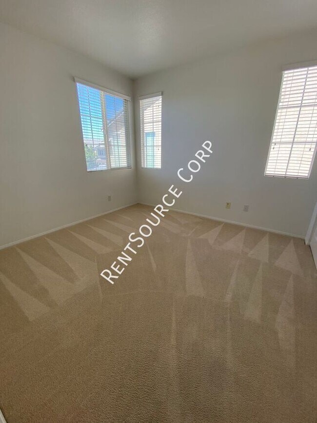 Building Photo - 3147 W Kildare St