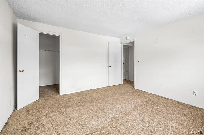 Building Photo - 364 Cameco Cir