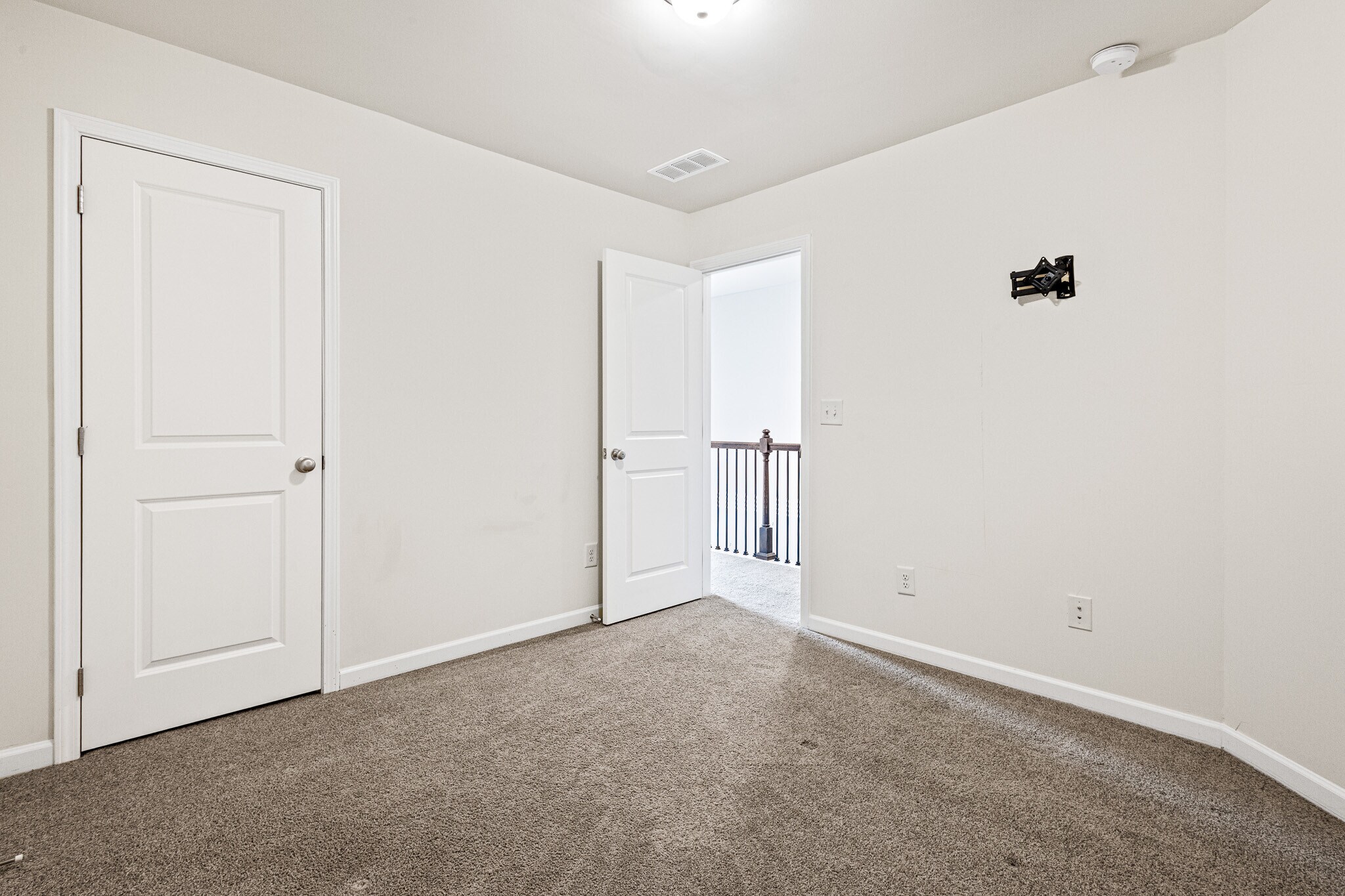 Building Photo - 776 Crestwell Cir SW