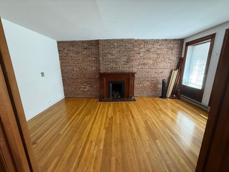 Building Photo - 67 W 83rd St