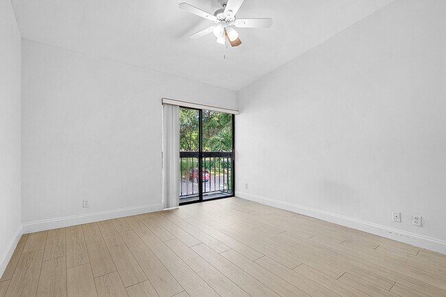 Building Photo - 5054 Golfview Ct