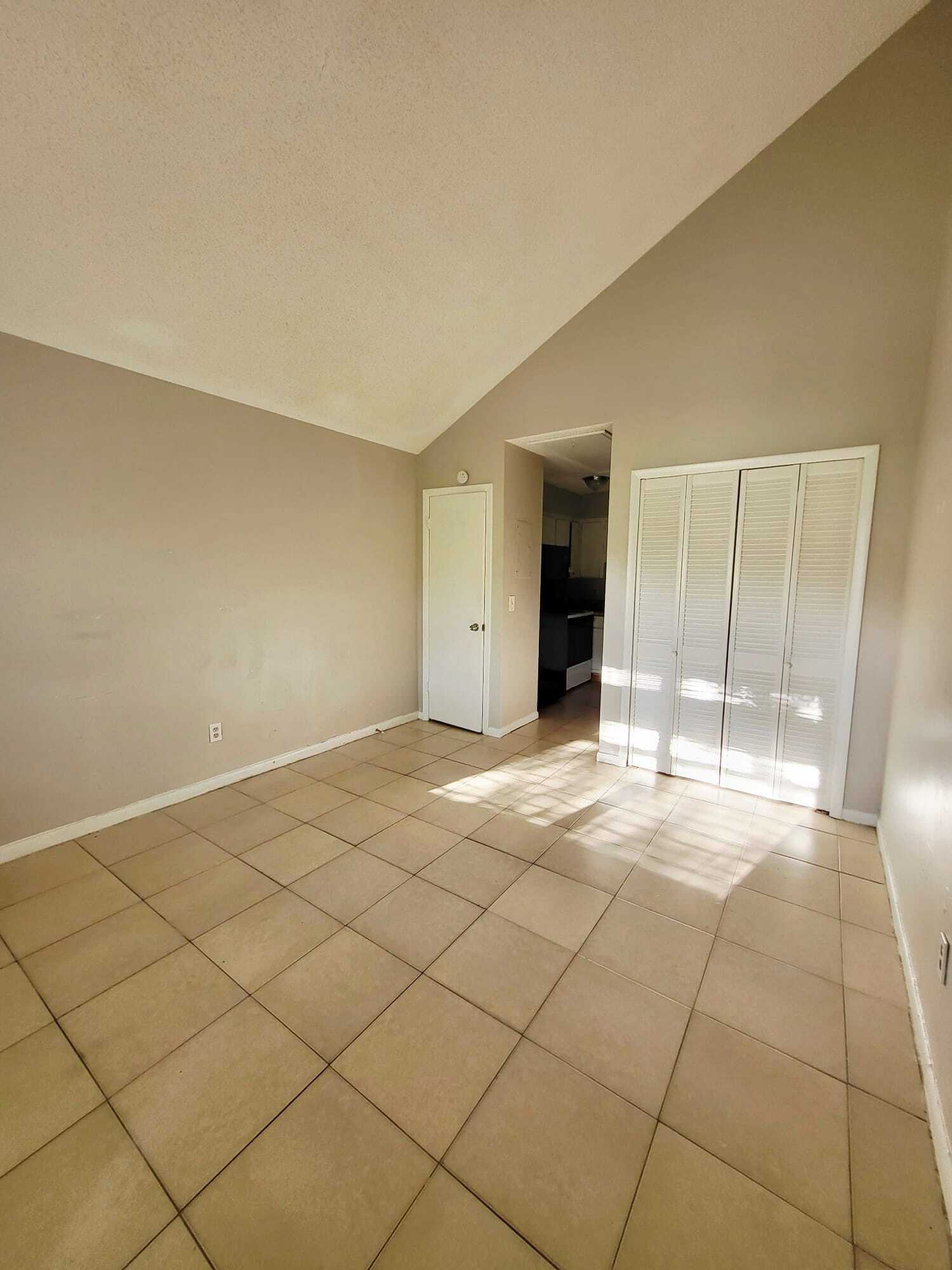 Building Photo - 8230 San Jose Manor Dr E