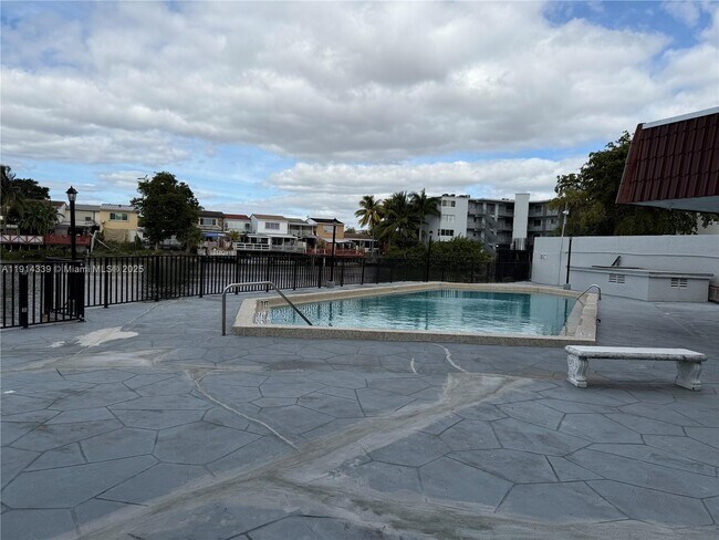 Building Photo - 1325 W 68th St