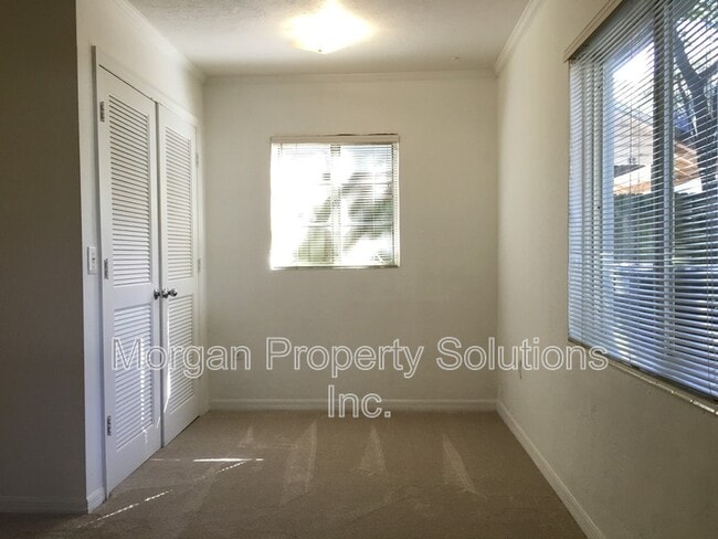 Building Photo - 1223 Poinsettia Ave