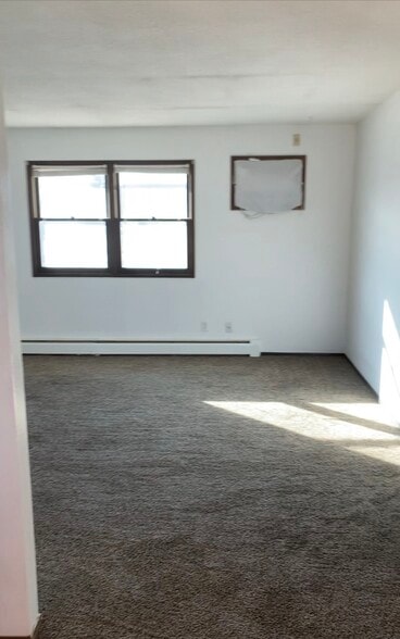 Building Photo - 1006 13th Ave W