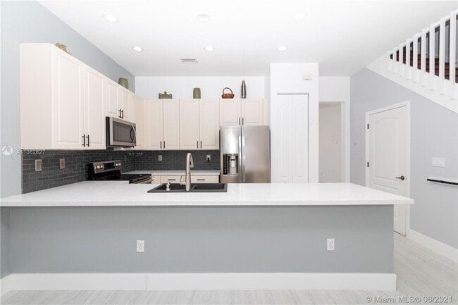 Building Photo - 14711 SW 5th St  1-47 Pembroke Pines Fl 33027