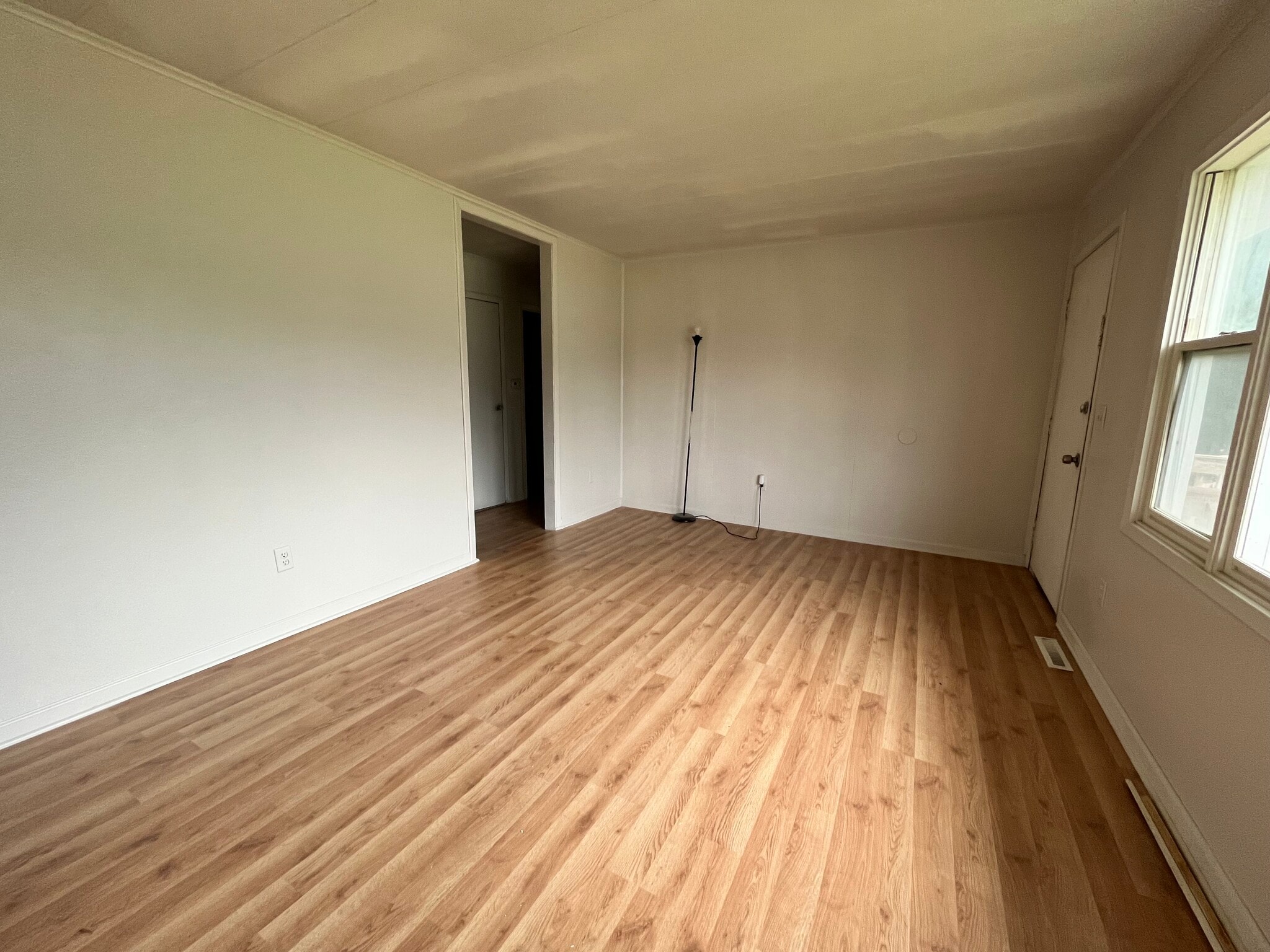 Building Photo - 464 E Hillside Ave