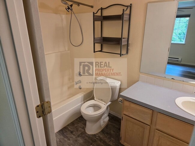Building Photo - Check out this adorable 2.0 bedroom, 2.5 b...