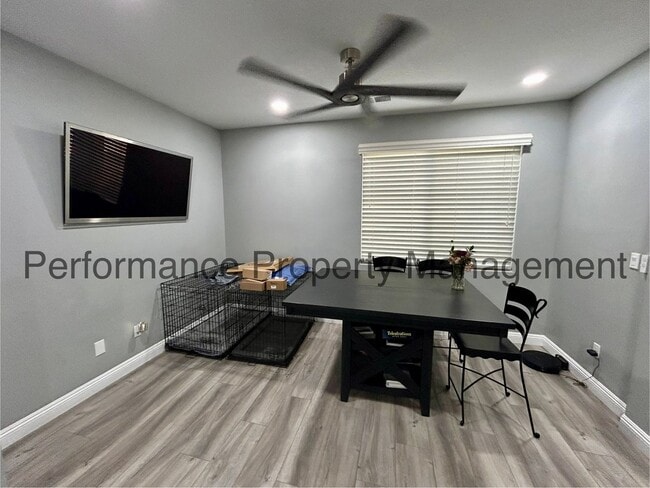 Building Photo - Stunning 4 Bed/3 Bath NW Bakersfield Home ...