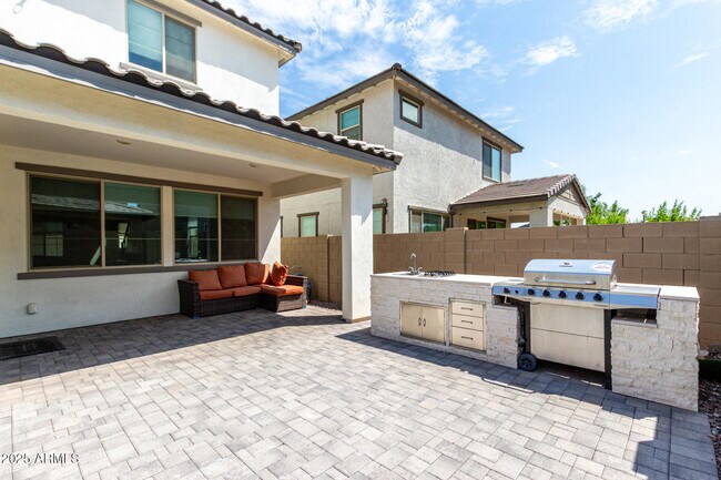 Building Photo - 10029 E Tahoe Ave