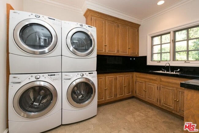 Building Photo - 1450 Cuesta Linda Dr