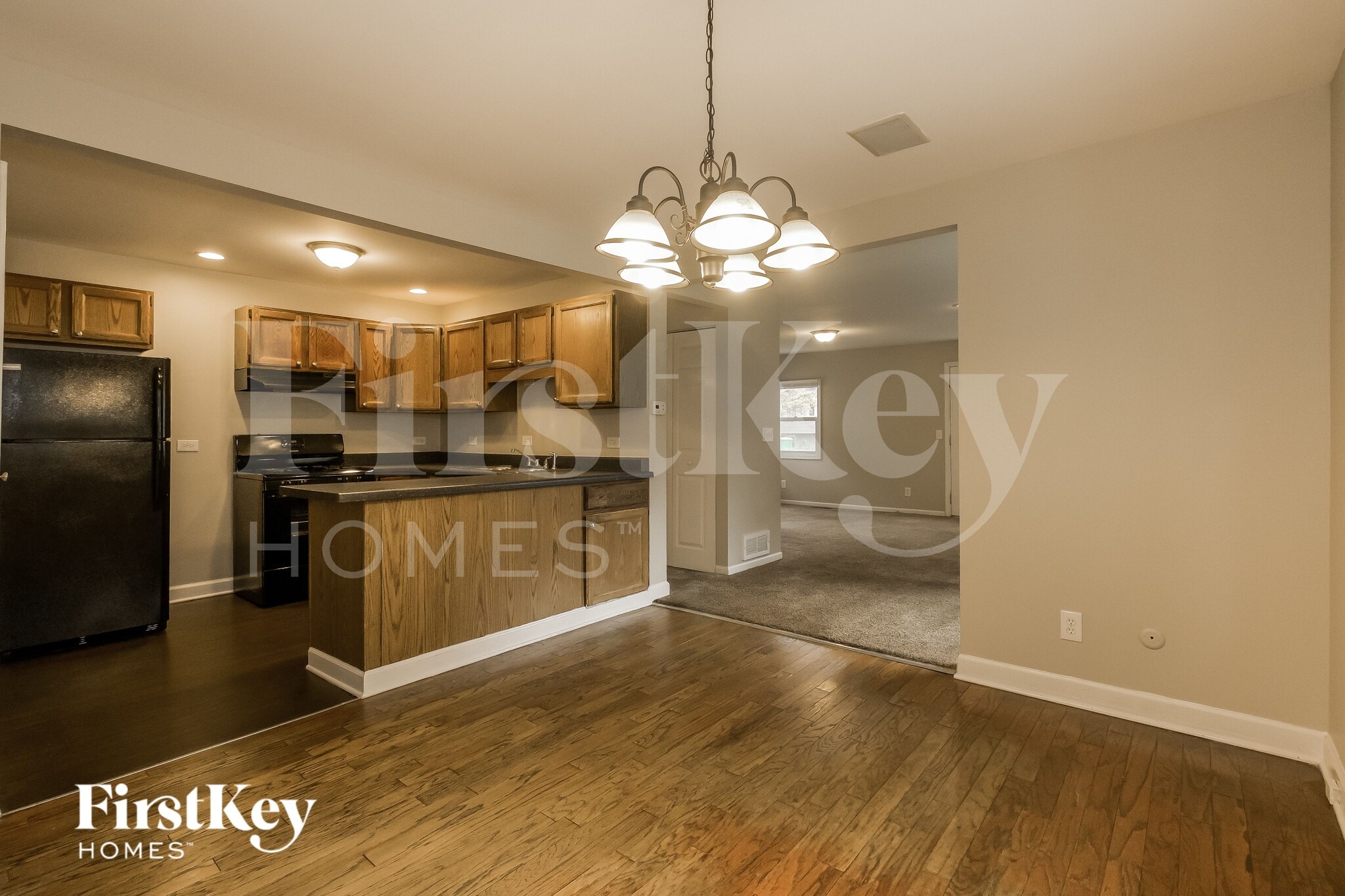 Building Photo - 611 W Oakwood Dr