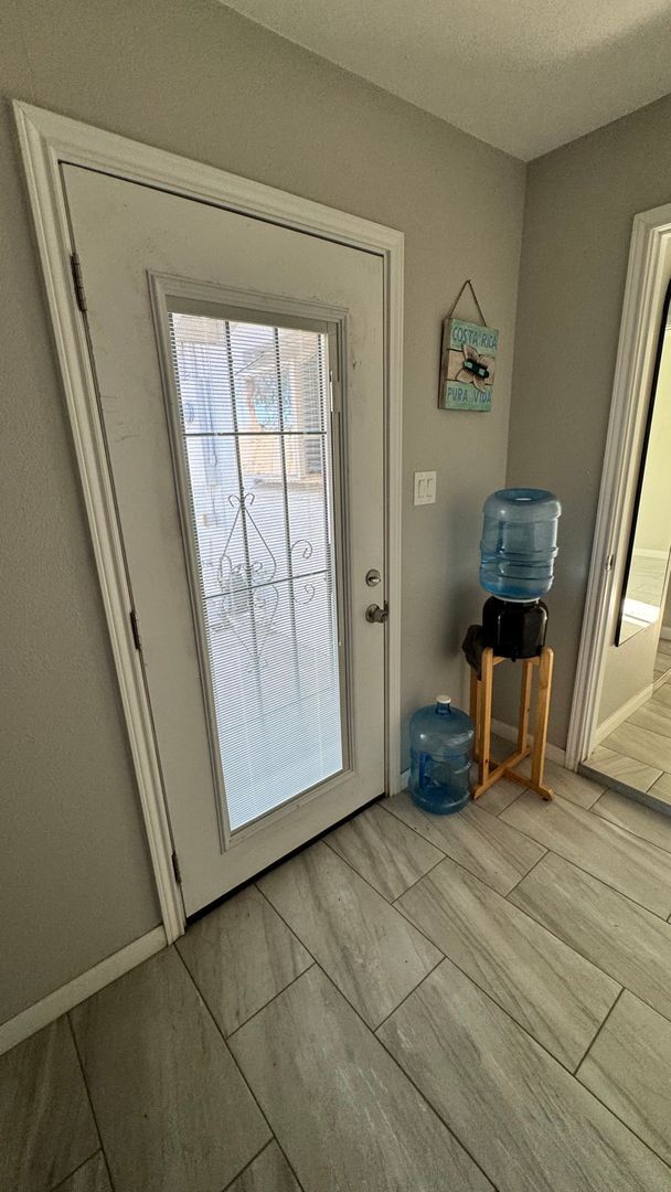 Building Photo - Renovated 4 Bedroom, 2 Bathroom Home in a Prime Phoenix Location!