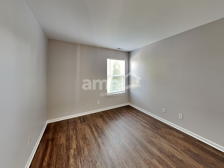 Building Photo - 204 Stearn Dr