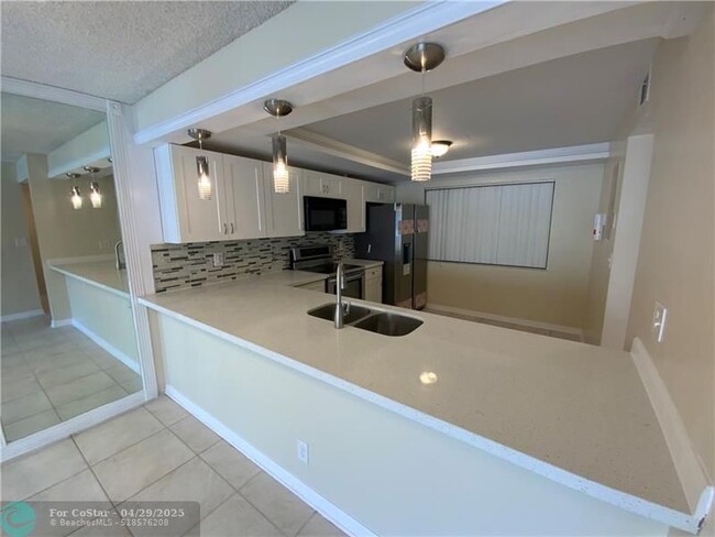 Building Photo - 8040 Hampton Blvd