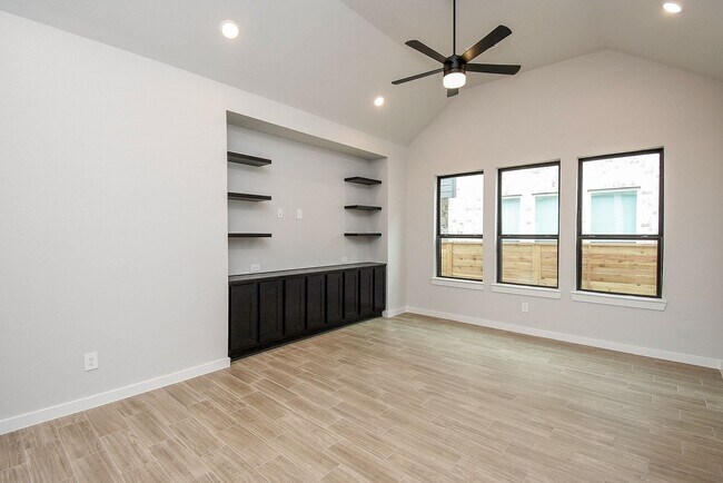 Building Photo - 3322 Verdant Ln