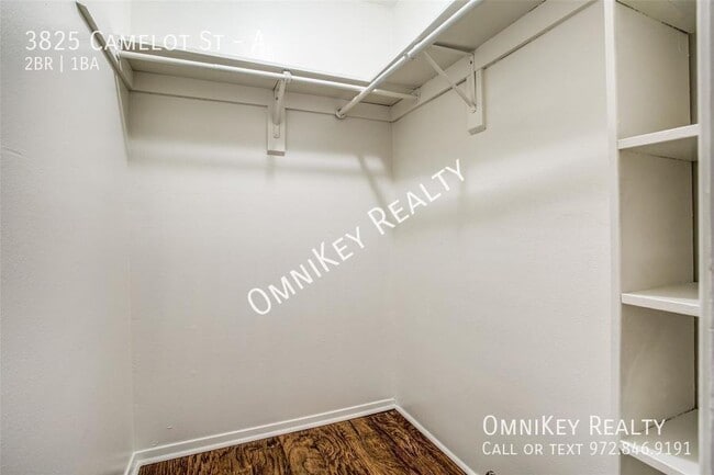 Building Photo - 3825 Camelot St