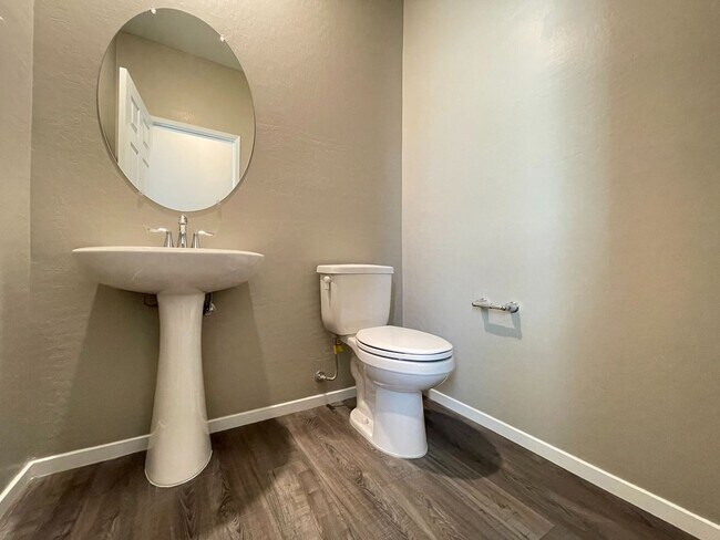 Building Photo - Stunning Summerlin Townhome with Private Downstairs Suite – Gated Community
