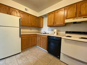 Building Photo - Wonderful 2BR at The Bellwood Manor!  Central A/C & MORE! - Call Today for a Tour!