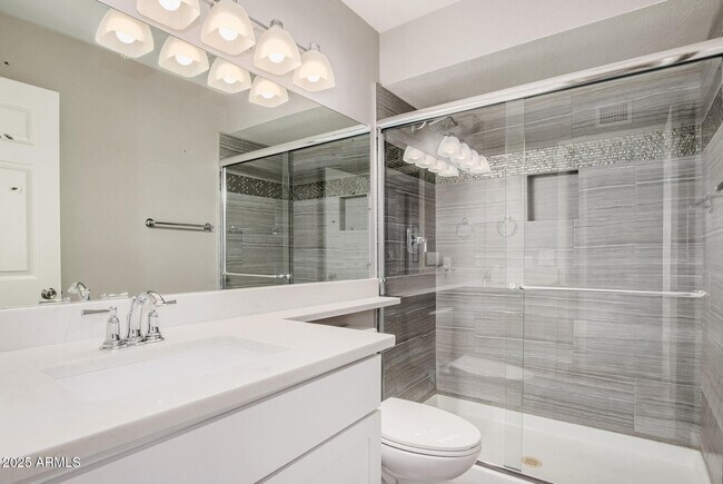 Building Photo - 4950 W Grovers Ave