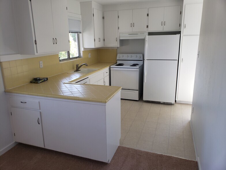 Building Photo - 83 Clark St