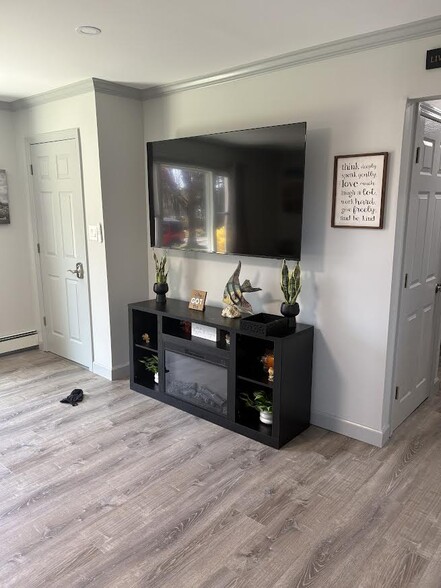 Shared Living Room - 114 Greenway Blvd