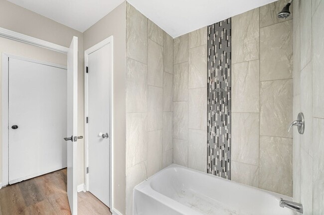 Building Photo - 564 Briarwood Dr