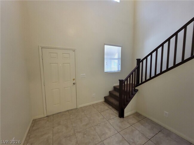 Building Photo - 2409 W Gilmore Ave