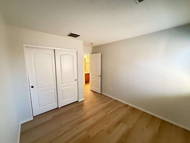 Building Photo - 44245 W Snow Dr