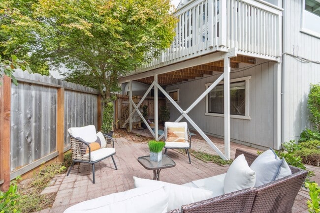 Building Photo - 144 Provincetown Ct
