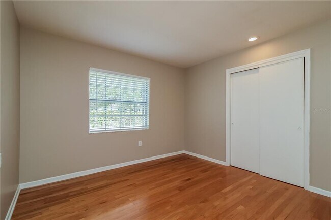 Building Photo - 804 Greenbriar Dr