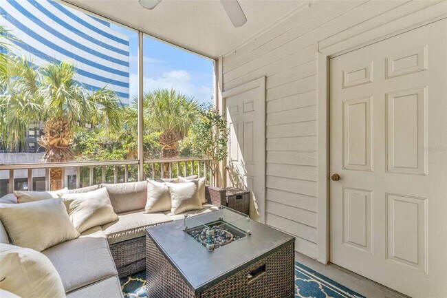 Building Photo - 1203 Bay Club Cir