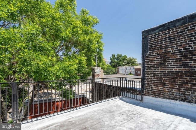 Building Photo - 7 E Oxford St