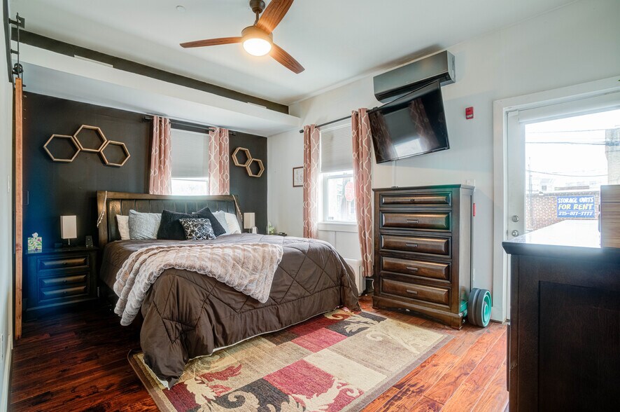 Building Photo - 2601 E Hagert St
