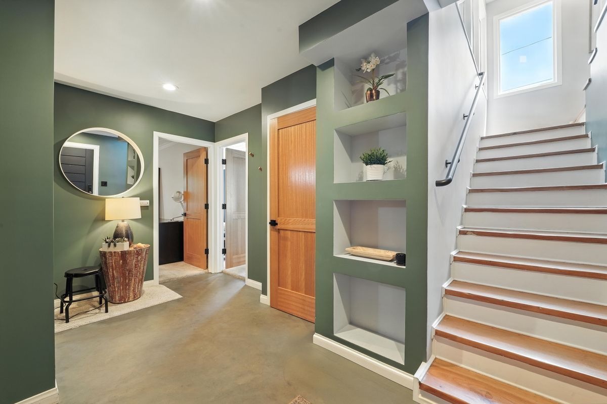 Building Photo - 33 Reef St