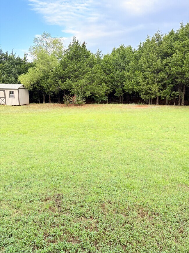 Building Photo - 1011 Waverly Way