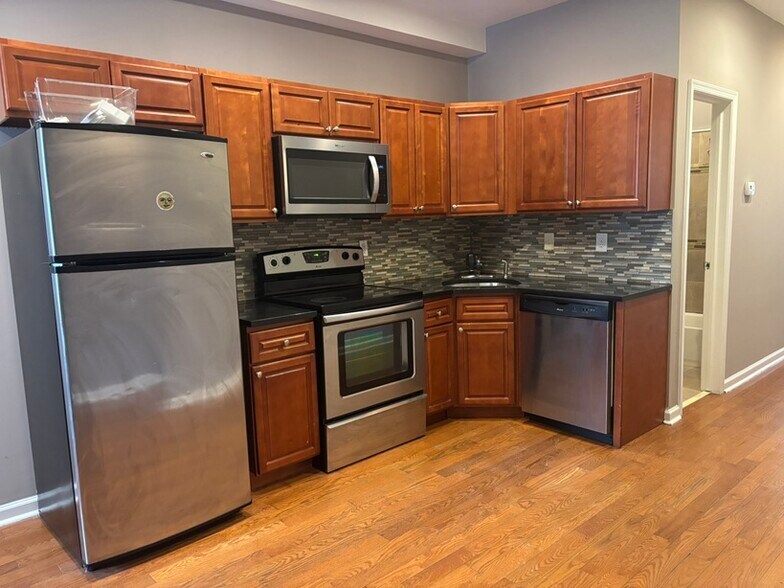 Building Photo - 1835 N Willington St